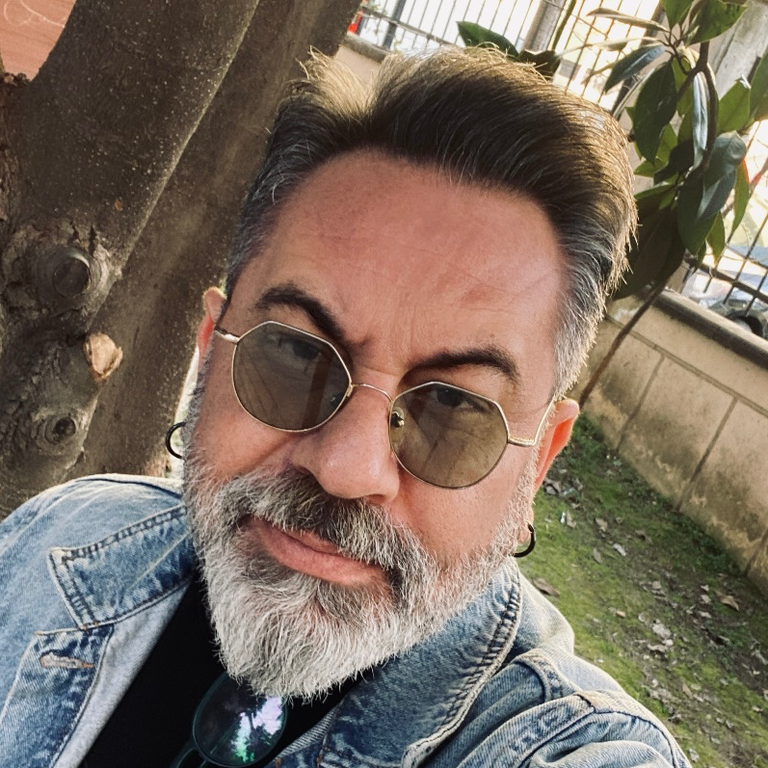 Asil Ergun — professional voice over artist on VoiceBros