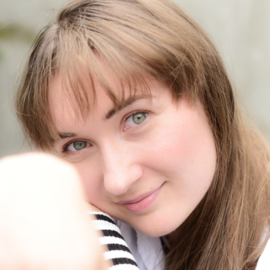 Maria Arato — professional voice over artist on VoiceBros
