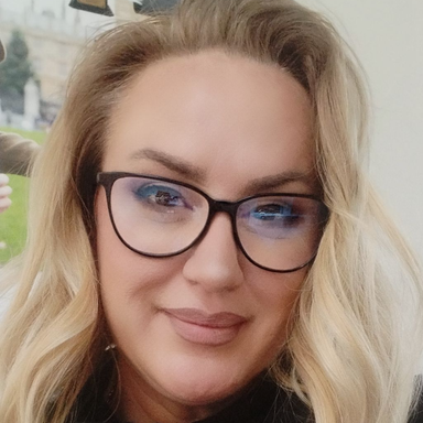Sabiha Torun — professional voice over artist on VoiceBros