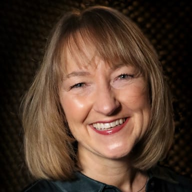 Sara Starling — professional voice over artist on VoiceBros
