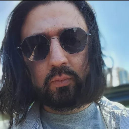 Burak AKÇAN — VoiceBros profesyonel seslendirme sanatçısı