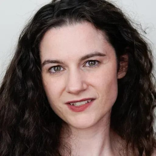 Nina Nikolic — professional voice over artist on VoiceBros