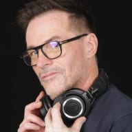 Sylvain VOIX OFF — professional voice over artist on VoiceBros