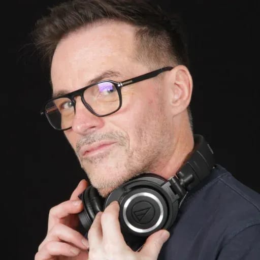 Sylvain VOIX OFF — professional voice over artist on VoiceBros