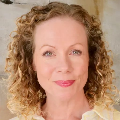 Hannah North — professional voice over artist on VoiceBros