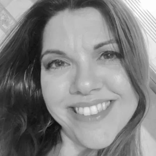 Elif Bilge — professional voice over artist on VoiceBros