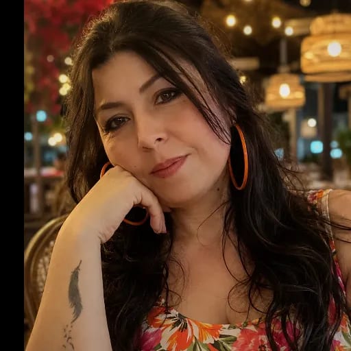 Gülay Aybaş — VoiceBros プロの声優・ナレーター