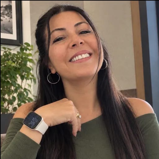 Gülay Aybaş — professional voice over artist on VoiceBros